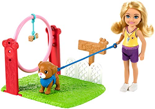 Barbie Chelsea Adiestradora canina Muñeca rubia con accesorios y perrito de juguete, para niñas y niños +3 años (Mattel GTN62)