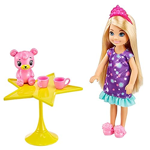 Barbie Chelsea Dreamtopia Muñeca con set de juego columpio mágico con accesorios y mascota de juguete (Mattel GTF50)