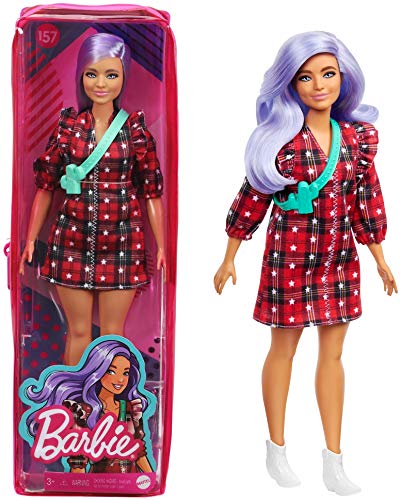 Barbie Fashionista Muñeca con pelo violeta, vestido de cuadros rojo y accesorios de moda (Mattel GRB49)