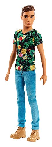 Barbie Fashionsita, Muñeco Ken moreno con camiseta hawaiana (Mattel FJF73)