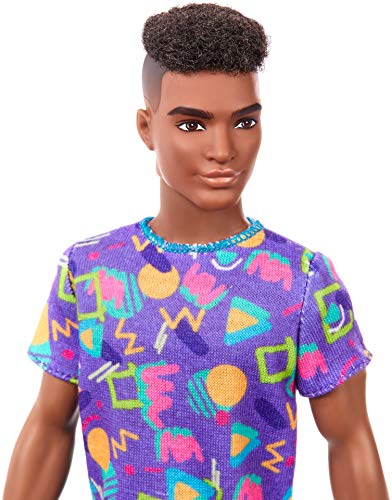 Barbie Ken Fashionista Muñeco afroamericano con pelo afro corto y traje con estampados geométricos a la moda (Mattel GRB87)