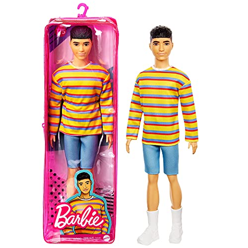 Barbie Ken Fashionista, muñeco asiático con camiseta a rayas y accesorios de moda de juguete (Mattel GRB91)