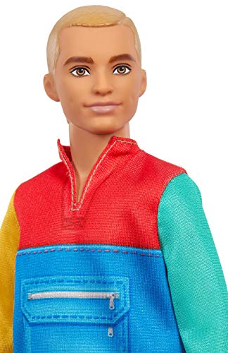 Barbie Ken Fashionista Muñeco rubio con chaqueta y shorts, moda color block (Mattel GRB88)