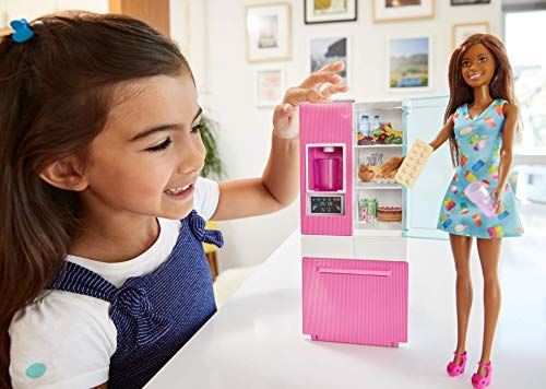 Barbie Refrigerador, accesorios para cocina con muñeca afroamericana (Mattel GHL85)