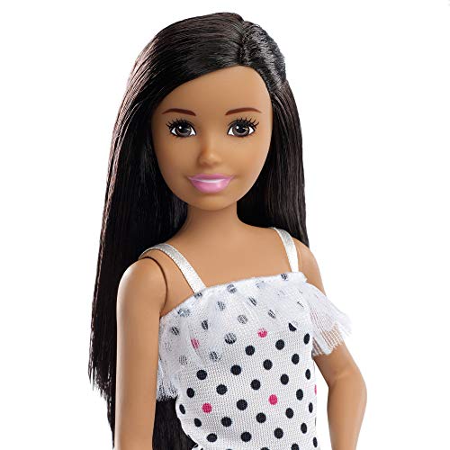 Barbie Skipper Muñeca morena de pelo liso canguro de bebés con accesorios (Mattel FXG93)