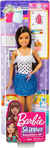 Barbie Skipper Muñeca morena de pelo liso canguro de bebés con accesorios (Mattel FXG93)