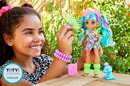 Cave Club Rockelle Muñeca con accesorios de juguete y de moda, incluye mascota (Mattel GWT25)