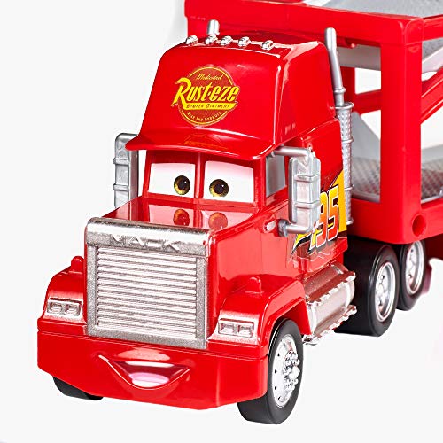 Disney Cars 3 Mack camión mundo de aventuras, coche transportador de juguetes (Mattel FLG70)