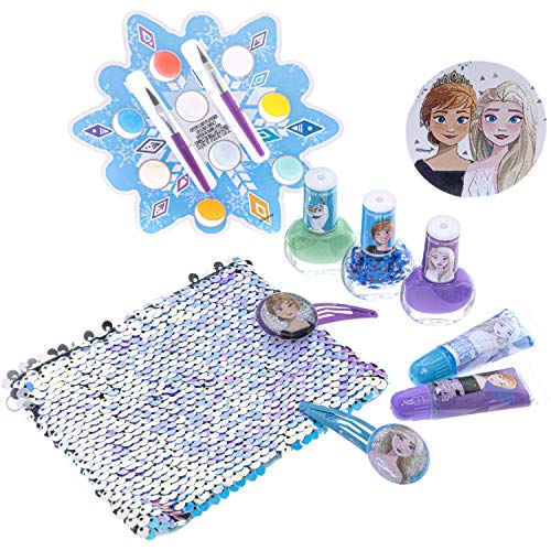 Disney Frozen - Townley Girl Juego de cambio de imagen con más de 20 piezas, que incluyen brillo de labios, esmalte de uñas, uñas a presión, pegatinas para uñas y bolsa de lentejuelas reversible.