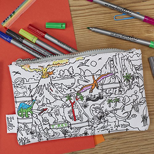 eatsleepdoodle Estuche para Colorear con Dinosaurios, Personaliza y Colorea la Divertida Ilustración de Dinosaurios, Juego para Niños con Rotuladores para Tela Lavables Incluidos