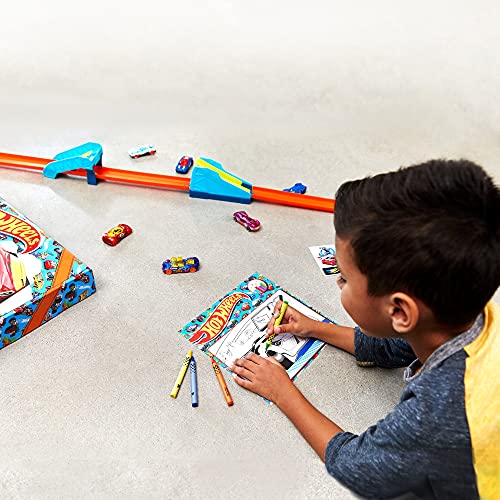 Hot Wheels Pack celebración 6 vehículos sorpresa con pistas de coches de juguete y set para pintar con pegatinas (Mattel GWN96)