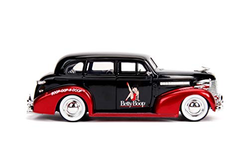 Jada Toys 253255016 1939 Chevy Master Deluxe Coche de Juguete de Die-Cast, Puertas Abiertas, Maletero y capó, Incluye Figura Betty Boop, Escala 1:24, Negro/Rojo