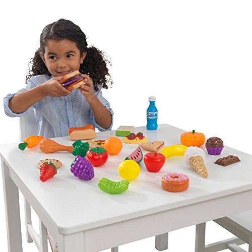 KidKraft 63509 Surtido de comida de juguete con 30 piezas de alimentos, juego de imitación para niños con accesorios incluidos