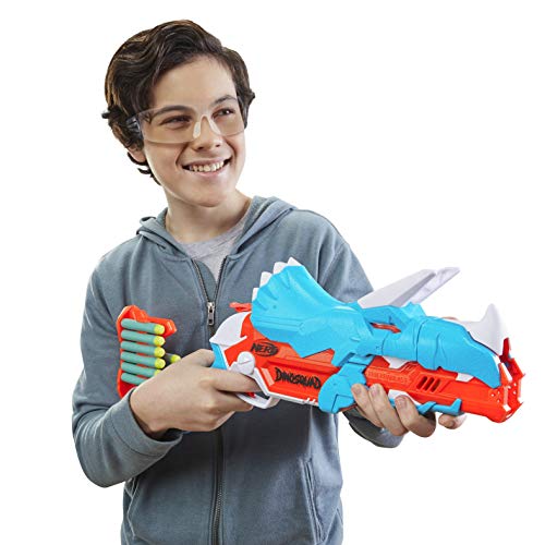 Lanzador Nerf DinoSquad Tricera-Blast, Carga de 3 Dardos con Apertura, 12 Dardos Nerf, Porta-Dardos, diseño de Dinosaurio Triceratops