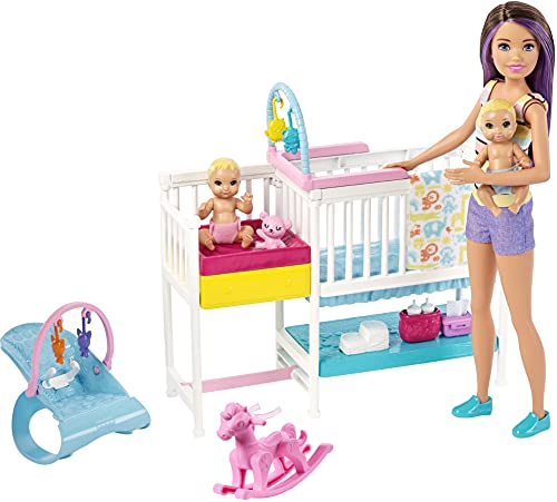 Mattel Barbie Chelsea Muñeca Y Su Caravana, con Perrito Y Accesorios ( Fxg90) + Skipper Hora De La Siesta, Muñeca Canguro con Bebés Y Accesorios, Regalo para Niñas Y Niños 3-9 Años ( Gfl38)