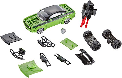 Mattel FCG52 - Fast & Furious Dodge Challenger SRT8 2011 con 14 Accesorios