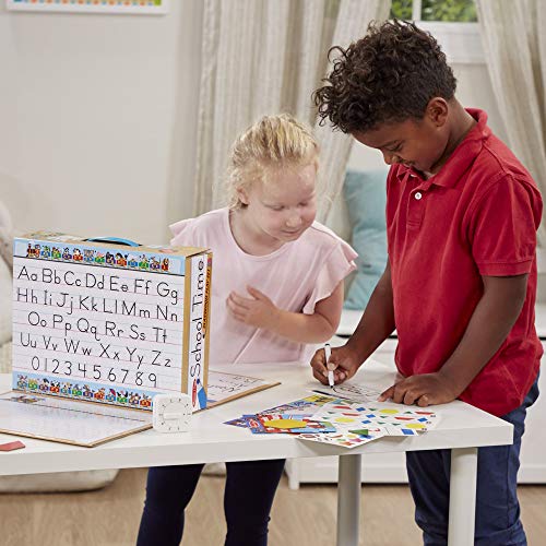 Melissa & Doug Set de juego Hora de la escuela! Juega a ser el profesor o el estudiante! | Juego simbólico para niños| 3+ años