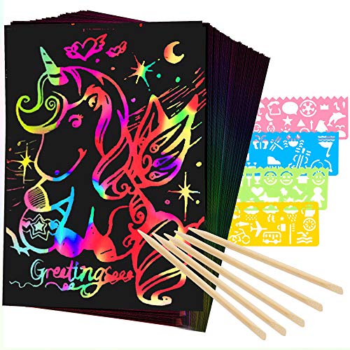 Mocoosy 60 piezas de papel de rascar para niños - Rainbow Magic Scratch Off Paper Art and Craft Kit Scratch Note Black Doodle Pads con 4 plantillas 5 lápices de madera para fiestas niñas niños regalos