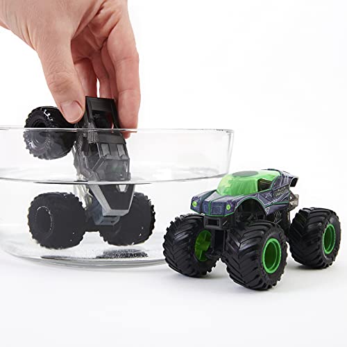 Monster Jam 2020 Color Change 1:64 Scale 2-Pack Alien Invasion vs. Soldier Fortune Black Ops