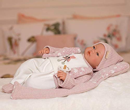 Muñecas Guca MUÑECA Bebe EVA 46 CM Pijama Y Chaqueta con Gorro Lana Rosa YMANTITA Corazones.