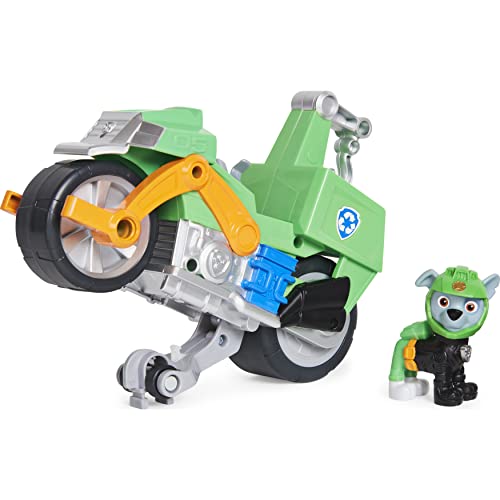 PAW PATROL Moto Pups Rocky’s Deluxe Pull Back Motorcycle Vehicle with Wheelie Feature and Figure Rocky's Vehículo de Motocicleta con Ruedas (Spin Master 6060545)