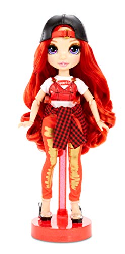 Rainbow High Muñeca de Moda - Ruby Anderson Muñeca en Rojo con Conjuntos Elegantes, Accesorios y Soporte para Muñeca, Rainbow High Serie 1, Regalo Óptimo para Niñas a Partir de 6 Años