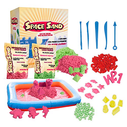 Space Sand 1.8 kg con 50 Piezas de Formas, números, Letras, Piezas de Castillos, Herramienta de Modelado, Arena mágica cinética, Probada por el TÜV (0.9kg Verde y 0.9kg Rosa)