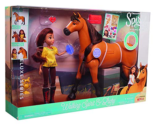 Spirit, Estuche Espirit Que Marcha con Muñeca y Accesorios, Caballo Espirit 35 cm y Muñeca Lucky 29 cm, Contiene 7 Piezas, con Efectos sonoros, Juguete para niños a Partir de 3 años, PRT08