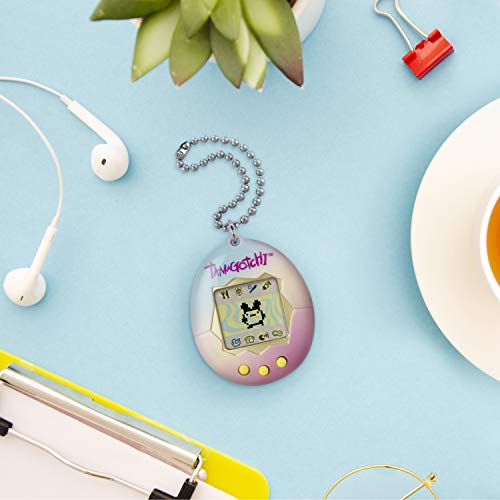 TAMAGOTCHI TAMAGOTCHI-42867 Original Sahara – Alimentar, cuidar, nutrir – Mascota Virtual con Cadena para Jugar sobre la Marcha, Color (Bandai 42867)