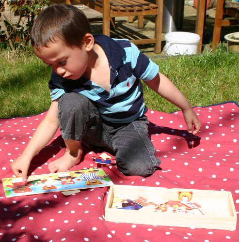 TOWO Rompecabezas de Oso de Madera de Vestir- Familia de Oso para Vestir, Clasificar y Combinar Piezas de ropa - Juegos de simulación de Madera infantil para niños y niña de 3 años