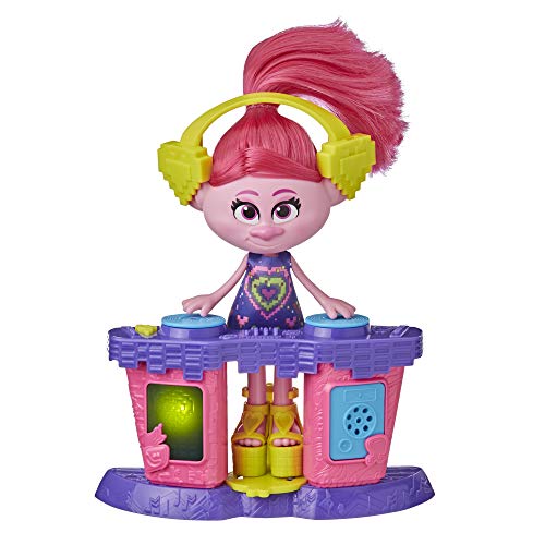 Trolls World Tour Poppy DJ de la fiesta (ambola Fashion con estación musical de DJ con luces y sonidos, vestido, zapatos y auriculares)