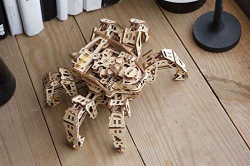 UGEARS Puzzle 3D de Explorador Hexápodo - Maqueta para Montar un Robot Araña con Motor de Resorte (Camina hasta 3 Metros) - Maquetas de Madera y Puzzles 3D - Maquetas para Construir para Adultos