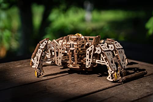 UGEARS Puzzle 3D de Explorador Hexápodo - Maqueta para Montar un Robot Araña con Motor de Resorte (Camina hasta 3 Metros) - Maquetas de Madera y Puzzles 3D - Maquetas para Construir para Adultos