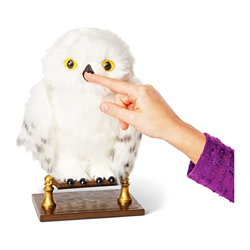 Wizarding World Enchanting Hedwig - Búho Interactivo de Harry Potter con más de 15 Sonidos y Movimientos y sobre Hogwarts, Juguetes para niños de 5 años en adelante