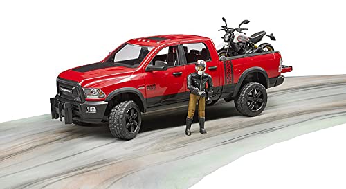 Bruder 02502 – Vehículo RAM 2500 Power Wagon con Moto Scrambler Ducati Desert Sled y Personaje