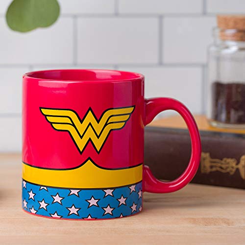 DC Comics Wonder Woman Uniform 20 oz Taza De Cerámica