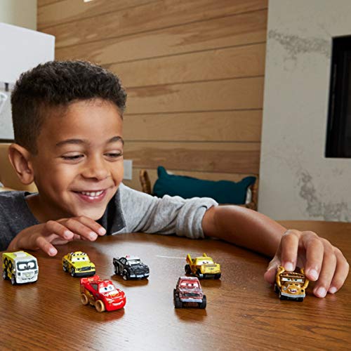 Disney Cars Mini Racers Derby Racers Pack de 10 coches de juguete, modelos surtidos (Mattel GKG09)