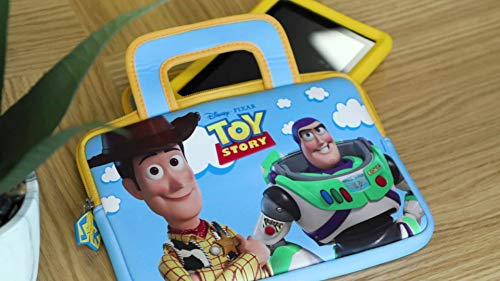 Pebble Gear Toy Story 4 Carry Bag - Bolsa Universal de Neopreno para niños en Pixar Toy Story 4-Design, para tabletas de 7 "(Fire 7 Kids Edition, Fire HD 8 Case), Cremallera Duradera, Woody y Buzz