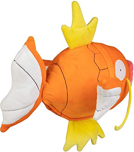 Pokemon BO35668, Karpador – Peluche Funcional (25 cm), diseño, Suave y Realista, para abrazar y Jugar. (Boti