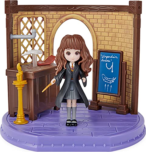 SpinMaster Harry Potter WWO PYS LctCharmsClassroom V1 GML (Spin Master 6061846)