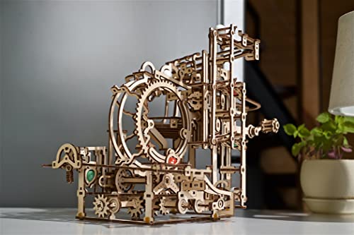 UGEARS Puzzle 3D de Circuito Canicas - Marble Run con Elevador Escalonado de 3 escalones y 10 canicas - Maqueta para Montar de Carrera de Canicas Escalonada - Maquetas para Construir para Adultos