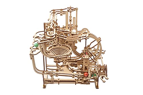 UGEARS Puzzle 3D de Circuito Canicas - Marble Run con Elevador Escalonado de 3 escalones y 10 canicas - Maqueta para Montar de Carrera de Canicas Escalonada - Maquetas para Construir para Adultos