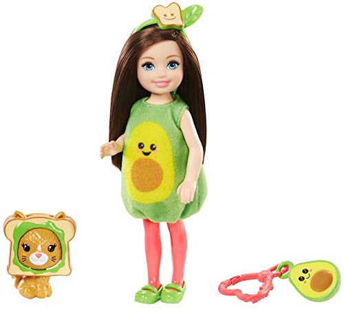 Barbie Chelsea Disfraz de Aguacate, Muñeca con Accesorios (Mattel Gjw31) , color/modelo surtido