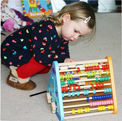 Toys of Wood Oxford TOWO Centro de Actividades de Madera-con Bloques de Madera del Alfabeto, Cuentas de ábaco, Reloj de Aprendizaje, Laberinto de Madera y una Pizarra - 5 en 1 Centro de