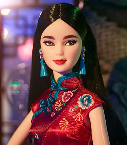 Barbie Año nuevo lunar Muñeca para niñas y niños +3 años (Mattel GTJ92)