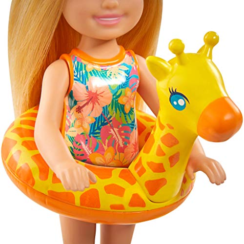 Barbie Chelsea Muñeca rubia con camaleón mascota y accesorios de playa de juguete, para niñas y niños +3 años (Mattel GRT81)