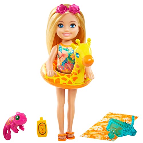 Barbie Chelsea Muñeca rubia con camaleón mascota y accesorios de playa de juguete, para niñas y niños +3 años (Mattel GRT81)