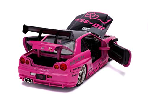 Jada Toys Nissan Skyline 253245003 2002 - Coche de Juguete para Nissan Skyline, Puertas Abiertas, Maletero y capó, Incluye Figura de Hello Kitty, Escala 1:24, Color Rosa