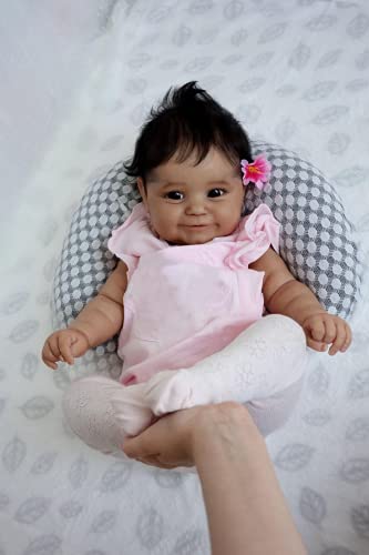 50CM Cuerpo Suave Piel Negra Bebé afroamericano Maddie Reborn Baby Girl Cabello Flexible con biberón y Chupete