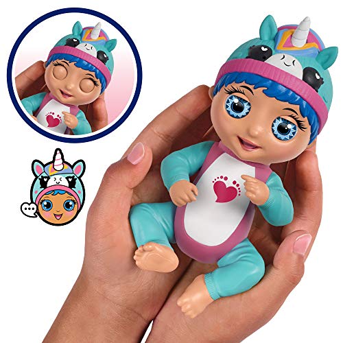 Bandai Tiny Toes 82788 - Mini muñeca interactiva de 14 cm - Luna Risa - Unicornio Azul - Habla en alemán